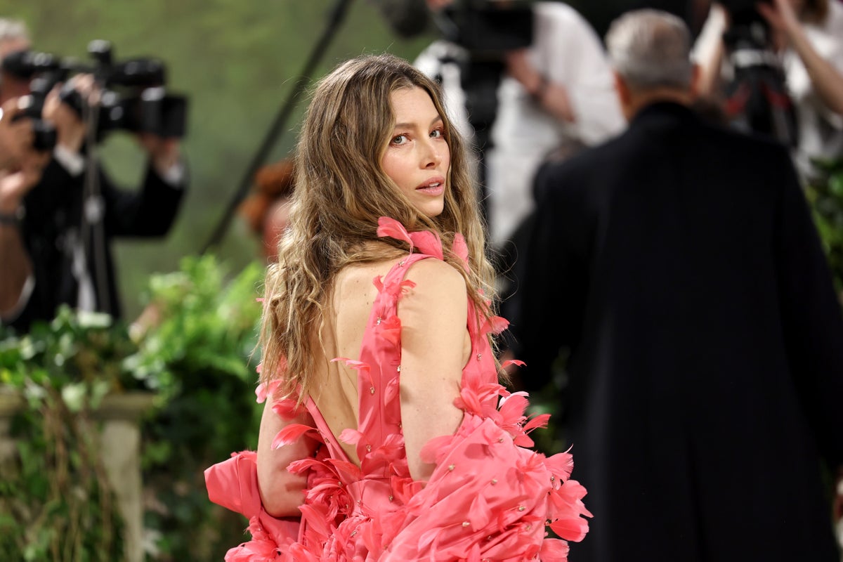 As a fitness writer I think Jessica Biel’s workout is great – but it comes with a caveat